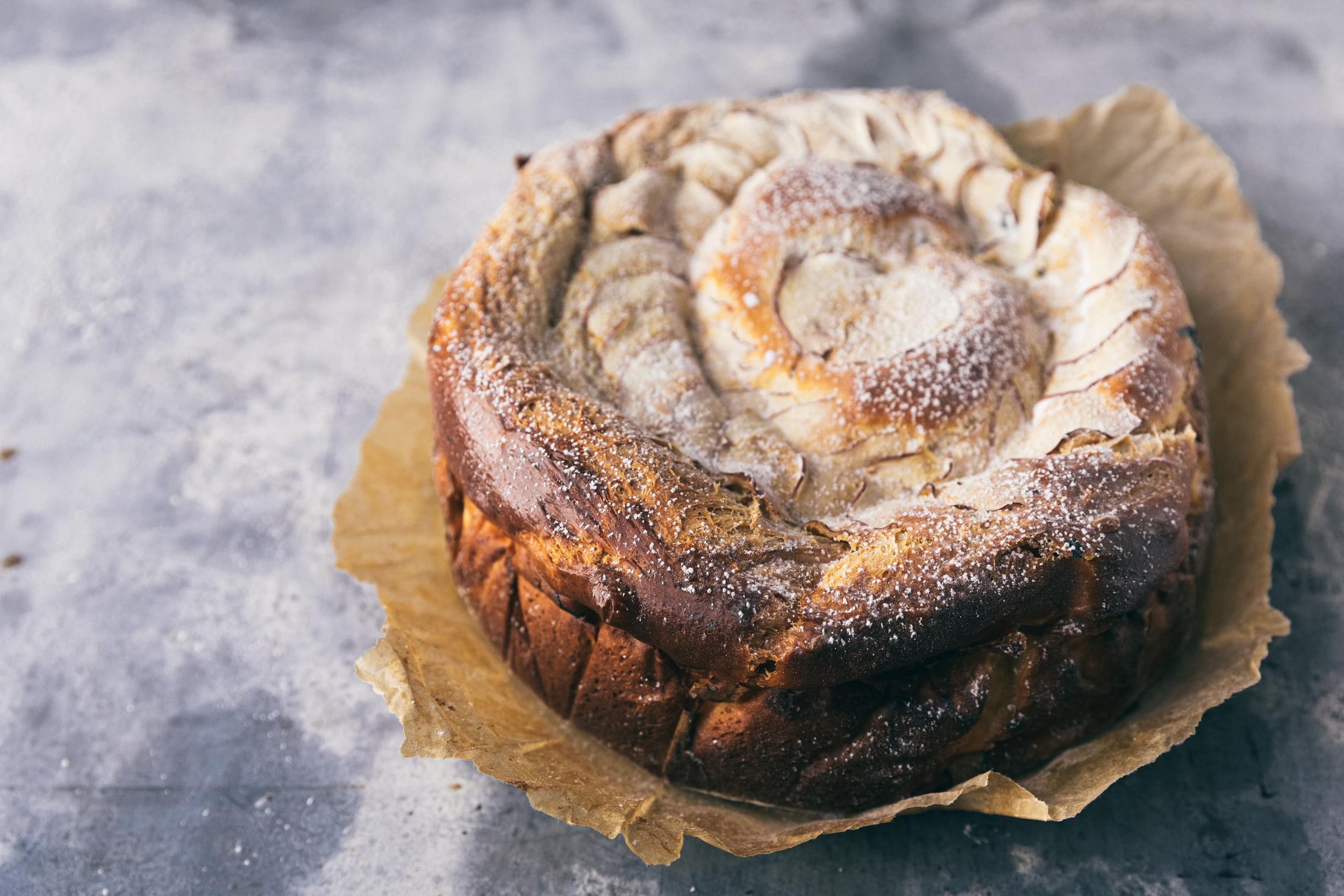 http://us.gozney.com/cdn/shop/articles/Christmas_Brioche_Richard_Bertinet_-_Large1.jpg?v=1671717188