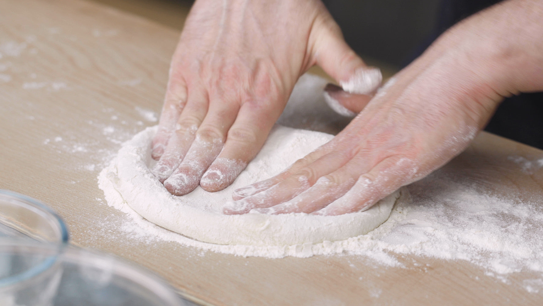How to stretch pizza dough - Gozney . Roccbox 