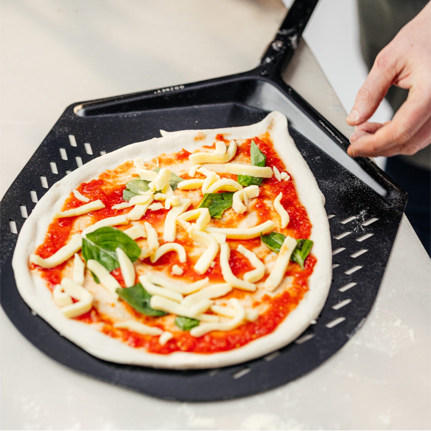 Pala Per Pizza Gimetal amica Con Manico Nero 25 Cm E Testa In Pala Per Pizza Gimetal amica Con Manico Nero 25 Cm E Testa In
